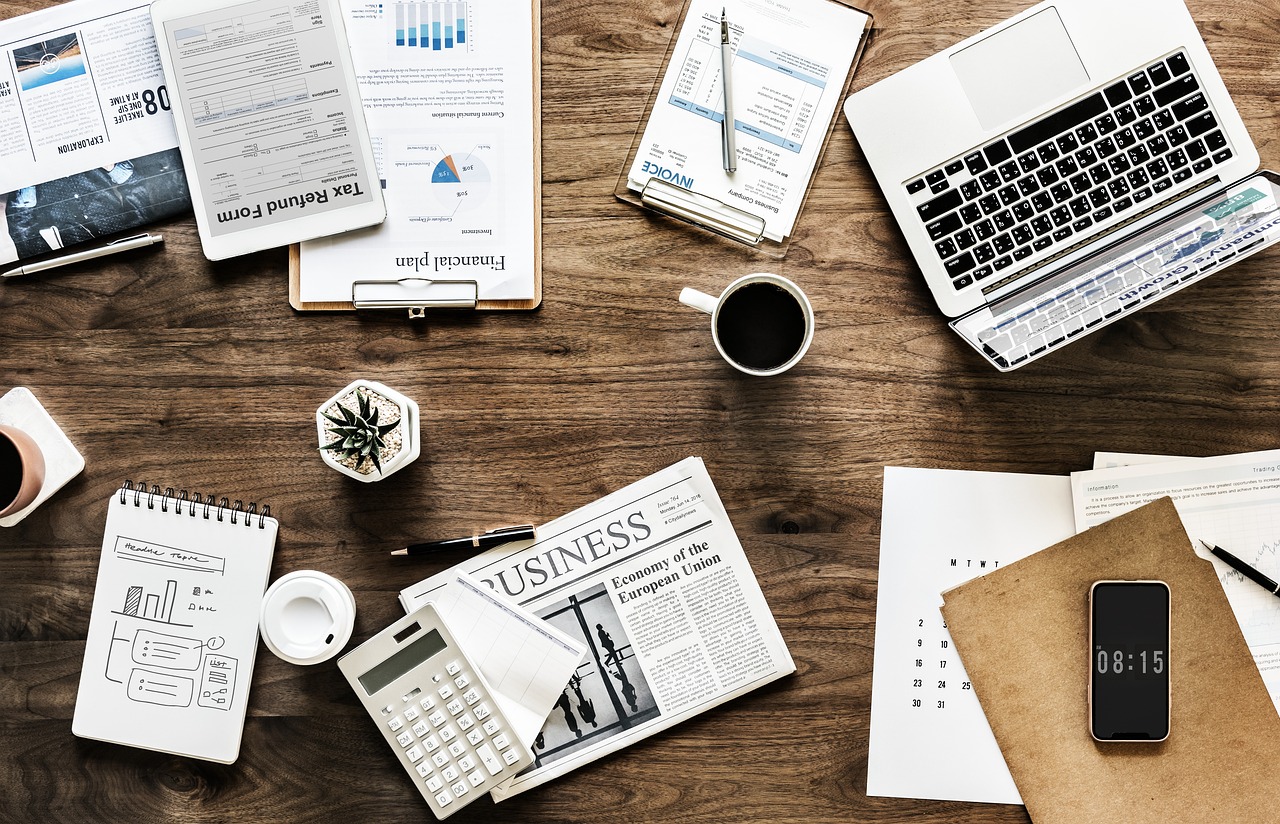 Tim menyusun strategi pemasaran digital